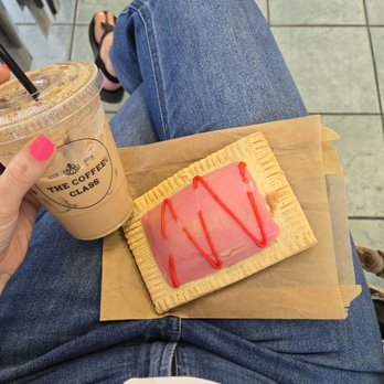 Horizon Shine - The pop tart was big enough to share. - Coffee & Tea Near Me - Henderson, Nevada