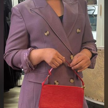 Julianna's Luxe - Used, Vintage & Consignment Near Me - San Bruno, California