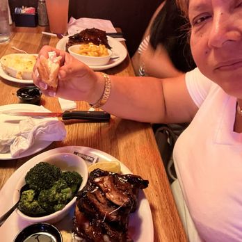 Logan's Roadhouse - Steakhouses Near Me - Kannapolis, North Carolina