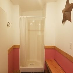 Cherokee Trails Campground & Stables - Women's room shower