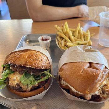 Gott's Roadside - California Burger and Kimchi Burger - Burgers Near Me - San Francisco, California Gott's Roadside - California Burger and Kimchi Burger - Burgers Near Me - San Francisco, California