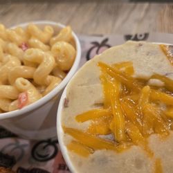 Nashville Hot Chicken - Mashed potatoes and mac n cheese