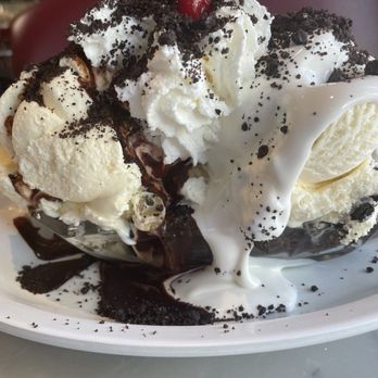 Fenton's Creamery - Cookie Connection; custom order sub with brownie - Ice Cream & Frozen Yogurt Near Me - Vacaville, California