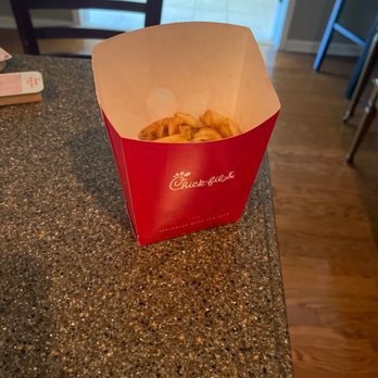 Chick-fil-A - ows a box of fried food on a counter - Fast Food Near Me - Bluffton, South Carolina Chick-fil-A - ows a box of fried food on a counter - Fast Food Near Me - Bluffton, South Carolina