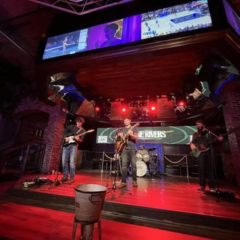 Luke's 32 Bridge - Live Band! - Cocktail Bars Near Me - Nashville, Tennessee Luke's 32 Bridge - Live Band! - Cocktail Bars Near Me - Nashville, Tennessee
