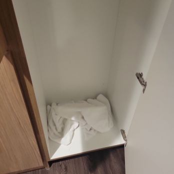 Element Austin Downtown - Dirty towels - Hotels Near Me - Austin, Texas Element Austin Downtown - Dirty towels - Hotels Near Me - Austin, Texas