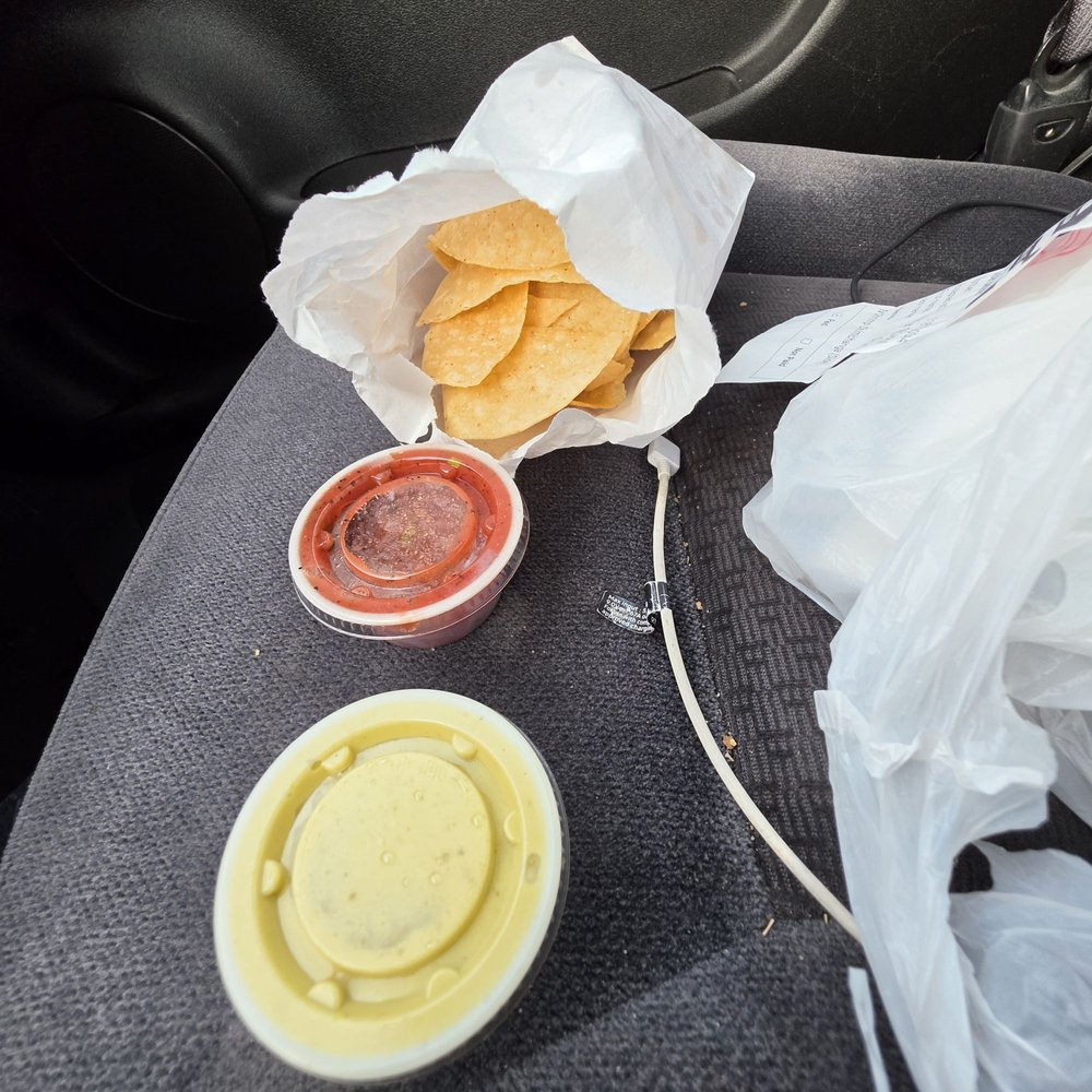 Los Comales Taqueria - Complimentary chips and salsa - Mexican Near Me - Memphis, Tennessee Los Comales Taqueria - Complimentary chips and salsa - Mexican Near Me - Memphis, Tennessee