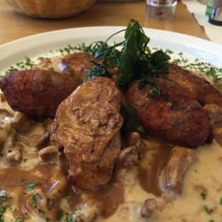 Pichlers Restaurant - Schweinefilet mit Eierschwammerln und Kartoffelnockerln
