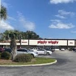 Quadrangle Shopping Center - Piggly Wiggly supermarket