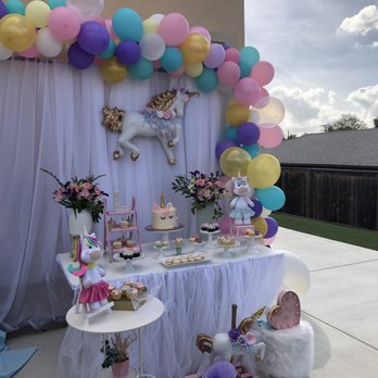 Aline Bichara Floral Studio - Decorations for a unicorn party - Wedding Planning Near Me Aline Bichara Floral Studio - Decorations for a unicorn party - Wedding Planning Near Me