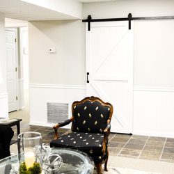 The Drake Closet - Alpharetta