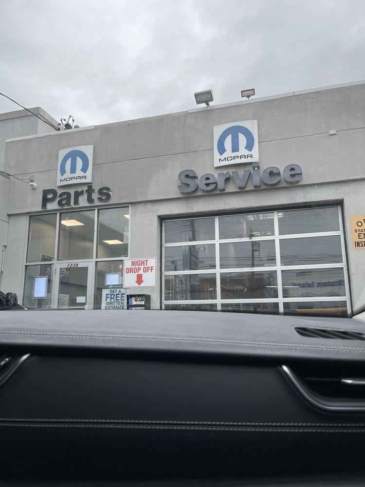 ISLAND CHRYSLER DODGE JEEP RAM Updated October 2024 15 Photos & 208