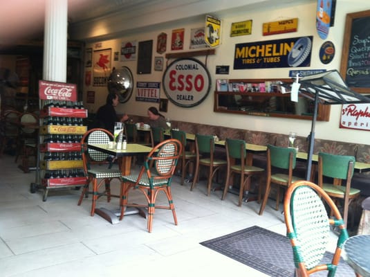 Le Gamin Country by null