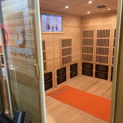 HOTWORX - Hurst - Yoga workout infrared sauna