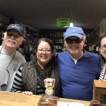 Mercado del Mar - With the awesome informative owner. - Beer, Wine & Spirits Near Me - Rosarito, BCN