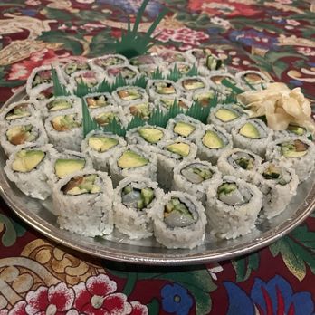 Lawrence Fish Market - The rolllls - Sushi Bars Near Me - Chicago, Illinois