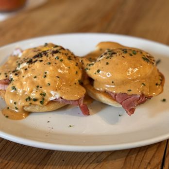 Forêt FLG - Eggs Benedict - Breakfast & Brunch Near Me - Flagstaff, Arizona Forêt FLG - Eggs Benedict - Breakfast & Brunch Near Me - Flagstaff, Arizona