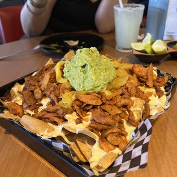 Los Gyros - Nachos al pastor -- look at that enormous portion! Even five of us couldn't finish this! - Mexican Near Me - Toronto, Ontario