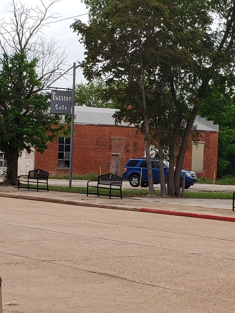 TWISTER CAFE CLOSED 124 W Main, Wakita, Oklahoma Cafes