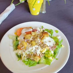 Black Knight Kitchen - Fresh salad bar