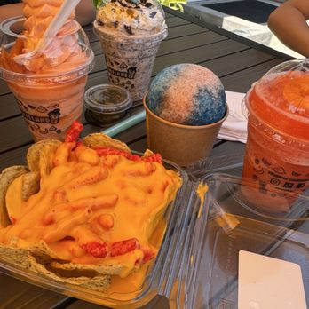Slusheeland - Nachos, new peach float, shaved ice, strawberry lemonade slushee and an Oreo milkshake - Desserts Near Me - North Hollywood, California Slusheeland - Nachos, new peach float, shaved ice, strawberry lemonade slushee and an Oreo milkshake - Desserts Near Me - North Hollywood, California