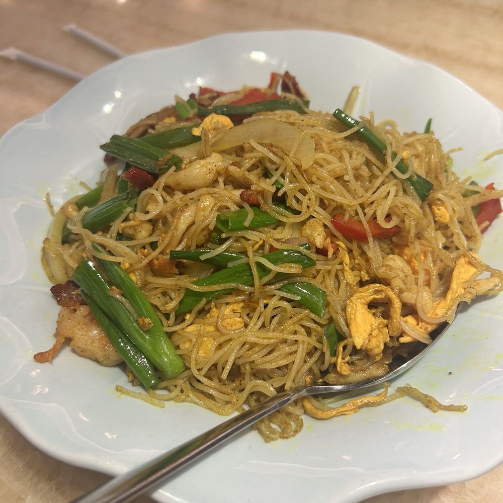 Cachanilla Chinese Restaurant - Singapore noodles - Chinese Near Me - Pomona, California