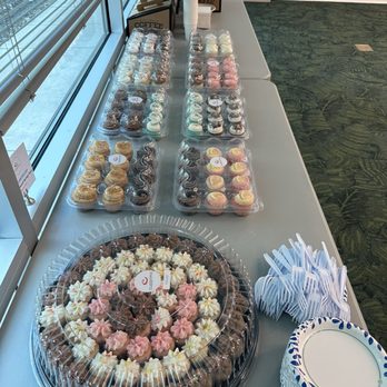 Cupprimo - Full size cupcakes and vegan mini cupcakes - Coffee & Tea Near Me - Austin, Texas