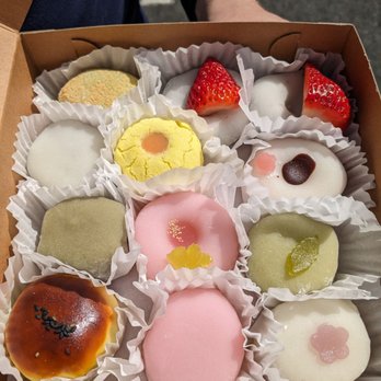 Fugetsu-Do - 12 pcs - $26 mochi and manju - Candy Stores Near Me - Los Angeles, California Fugetsu-Do - 12 pcs - $26 mochi and manju - Candy Stores Near Me - Los Angeles, California