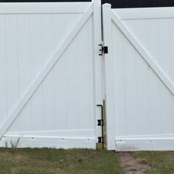 Seegars Fence Company - Durham - Misaligned fence