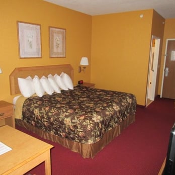 Parkfield Inn - King Single - Hotels Near Me - Clinton, Missouri Parkfield Inn - King Single - Hotels Near Me - Clinton, Missouri