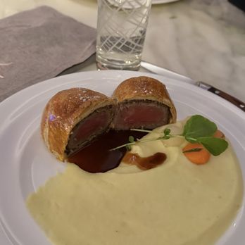 Gordon Ramsay Hell's Kitchen - Beef Wellington - New American Near Me - Atlantic City, New Jersey