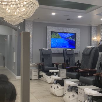 Stella Nail Lounge - Beautiful setting ! - Nail Salons Near Me - Seattle, Washington