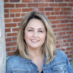 Ronica Warden - 5 Star Group - Ronica, one of the Lead Agents with 5 Star Group