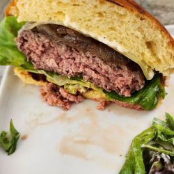 Kristy's Village Cafe - Juicy burger