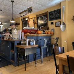 Pewter Spoon Cafe - Area where food comes out