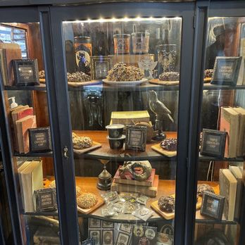 Gideon's Bakehouse - Cookie display - Bakeries Near Me - Orlando, Florida