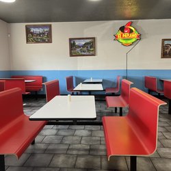 El Paisano - Dining area