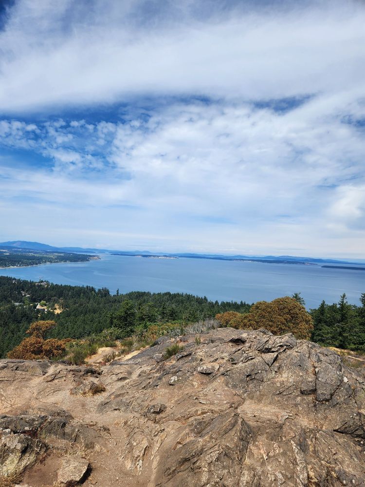 Mount Douglas Park Logo