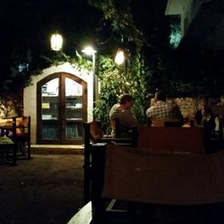 Hideaway Bar & Cafe