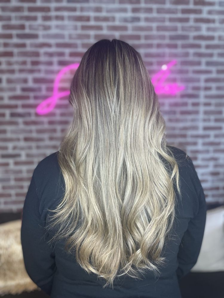 Salon Vibes Logo
