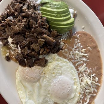 Los Robles Cafe - Chilaquiles verde supreme (special) - Mexican Near Me - Paso Robles, California