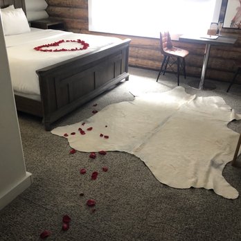 Alaskan Inn - Roses when we arrived! Beautiful touch - Hotels Near Me - Ogden, Utah Alaskan Inn - Roses when we arrived! Beautiful touch - Hotels Near Me - Ogden, Utah