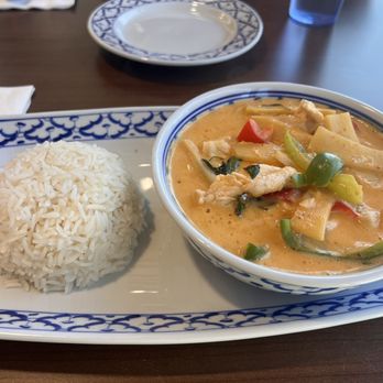 Sisters Thai Kitchen - Red curry chicken - Thai Near Me - Roseville, California Sisters Thai Kitchen - Red curry chicken - Thai Near Me - Roseville, California