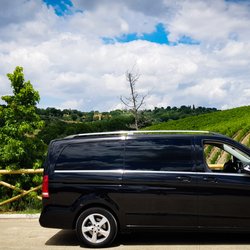 Rainbow Limos - Private Tours and Transfers - On the way to a local winery for lunch and wine tasting