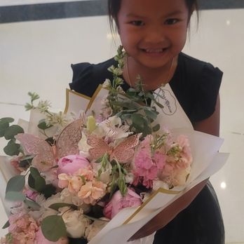Vegas Rose Flowers - Soft color flower bouquet! - Florists Near Me - Las Vegas, Nevada Vegas Rose Flowers - Soft color flower bouquet! - Florists Near Me - Las Vegas, Nevada