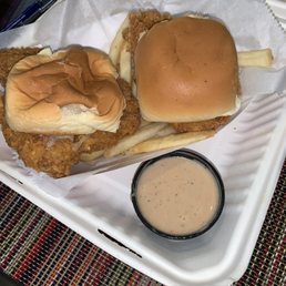Chicken Sliders with Fries and Tasty Sauce Chicken Sliders with Fries and Tasty Sauce