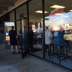 MO's Hot Dogs - Line out the door