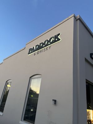 Paddock & Whisky by null