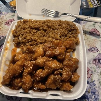 Lucky Kitchen - Sesame chicken - Chinese Near Me - Westland, Michigan