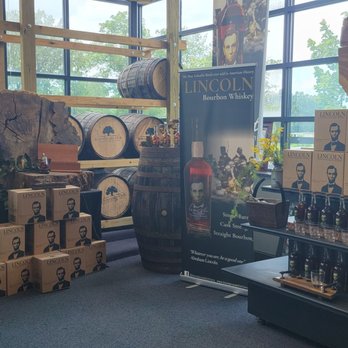 Boundary Oak Distillery - Distilleries Near Me - Radcliff, Kentucky